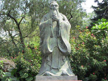 孔子雕像